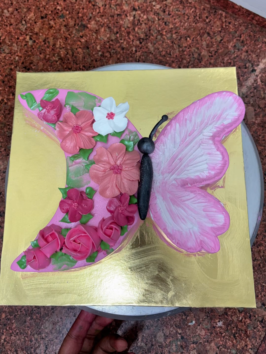 Butterfly and moon 🌙 cake#cakedecorating #beautifull #tiktok 
