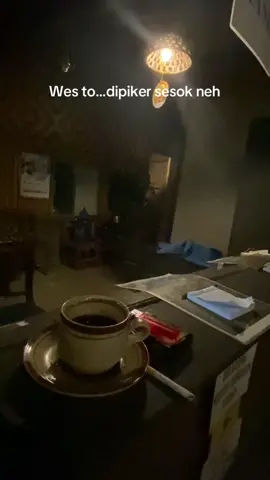 Kabeh ra kudu dipikir bareng,diseruputi kopi ko rak encer memeh,yang lewat KB/JLS ringrud Salatiga silahkan cicipi kopi klotok alamat tag lokasi bolo,tempate syahdu #ngopi #kopihitam #kopiklotok #jawapride #salatiga24jam 
