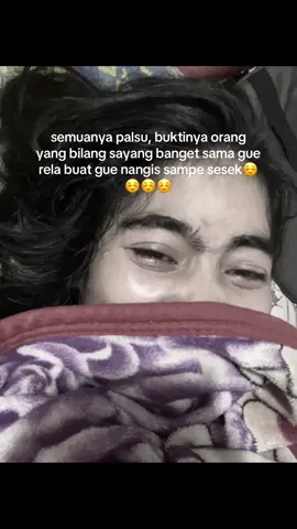 Aku kira dulu aku yang paling cantik setelah ibunya, tapi setelah dia mengatakan CANTIK untuk perempuan lain aku baru sadar kalau selama ini aku sedang di tipu☺️☺️☺️