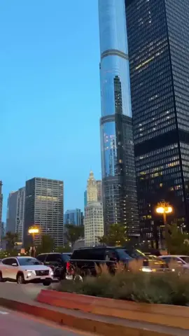 Welcome to United States of America 😍❤️🇺🇲 #unitedstates #estadosunidos #foryou #chicago #newyork  Chicago, travel Chicago, winter road trip in Chicago, scenic city winter drive, snow drive, Trump International Hotel & Tower Chicago, London House Chicago