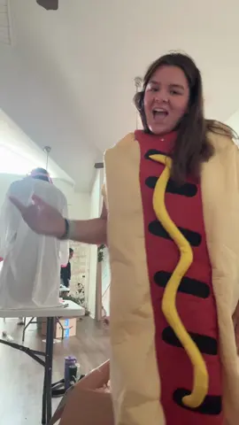 DANCING HOTDOG 😛😛