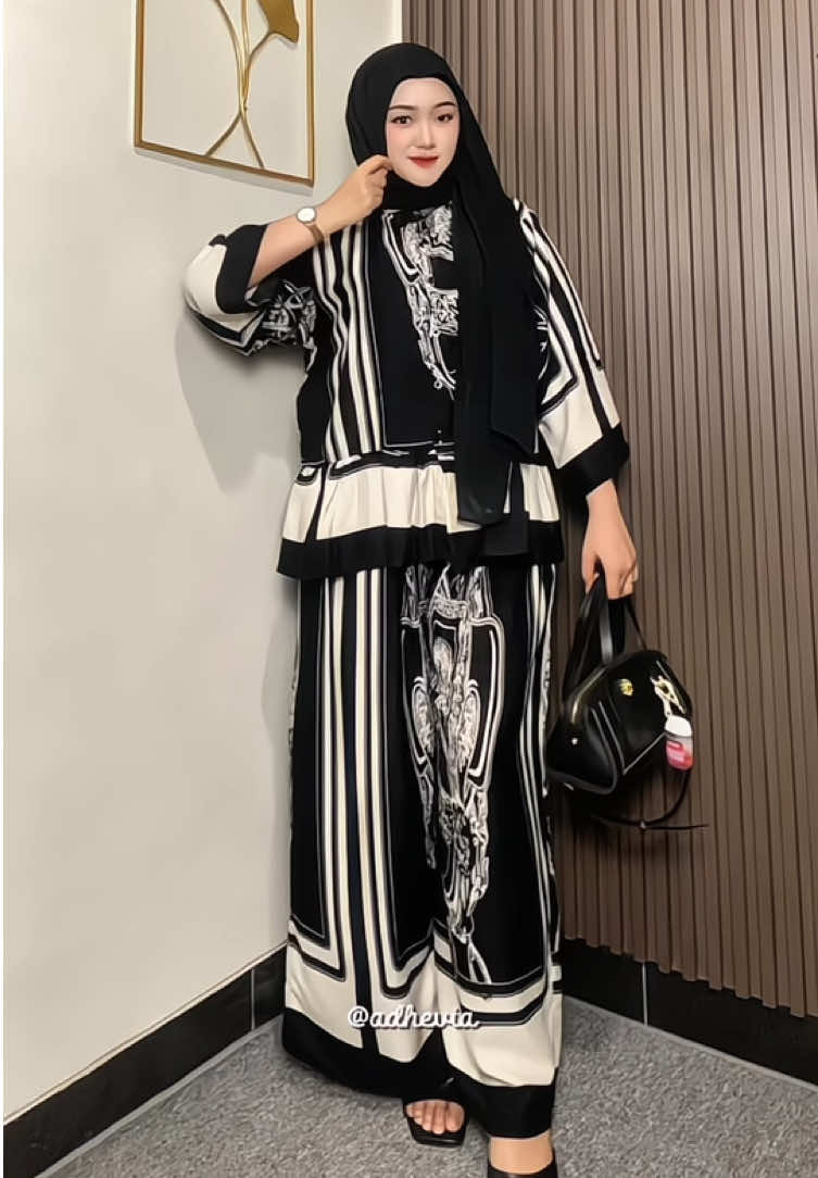 oneset rayon semi crop muat bb jumboooo!😍 cakep dipake ngemall, groceries shopping atau dipake daily juga cantik bgtt dari @vava galeri  #oneset #onesetrayon #onesetrayoncrop #setelanrayon #setelanwanita 