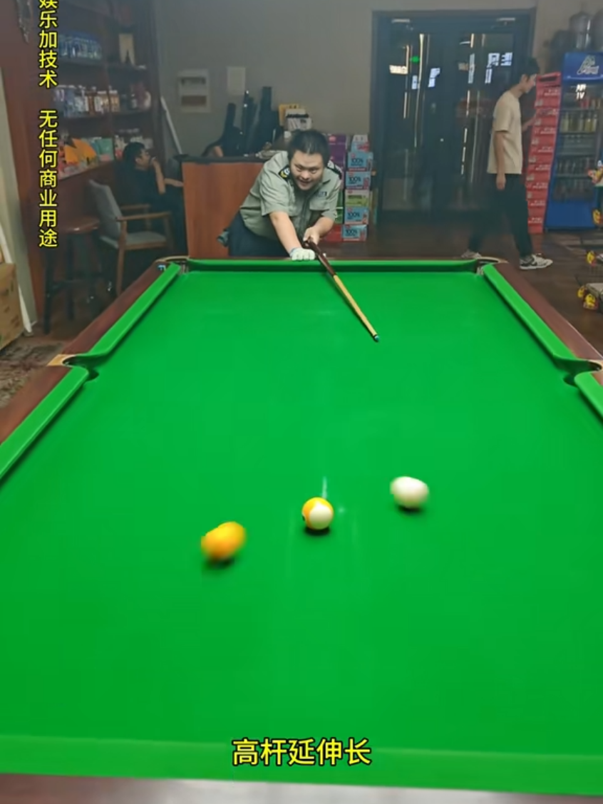 Is him pro enough? Can he beat Efren 😀 #foryou #billiard #efrenreyes 