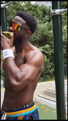 #handsomeblackmen #blacks #blackmen #menfitness 💪🏿