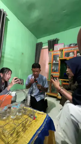 Emang lagu #locationunknown gini yak?😭🙏 #karaoke #waktukukecilakugaktaumungilmungil 