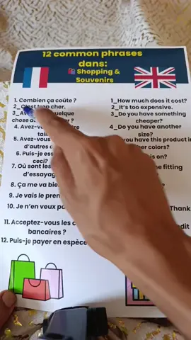 : 🎁 12 phrases INDISPENSABLES en anglais pour faire du shopping en voyage ! 🛒 Du marchandage aux souvenirs, maîtrisez l'art des achats à l'étranger 💳✈️ 💬 Sauvegardez pour votre prochain trip! 📌 #ApprendreAnglais #VoyageAnglophone #PhrasesUtiles #TourismeUSA #ShoppingAnglais 