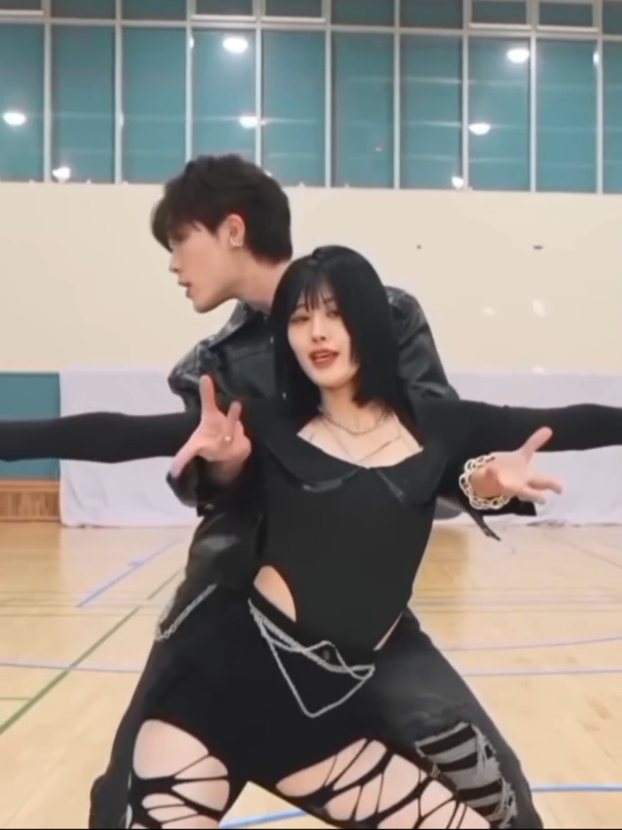 OMG 😭🔥 The chemistry between Hyerim & Hyunmin is truly undeniable! They’re both so professional, and I really hope we’ll get to see another couple dance cover from them soon—it would be amazing! 😆💖🫶🏻 #hyerim #hyunmin #hyerimartbeat #hyunminartbeat #혜림 