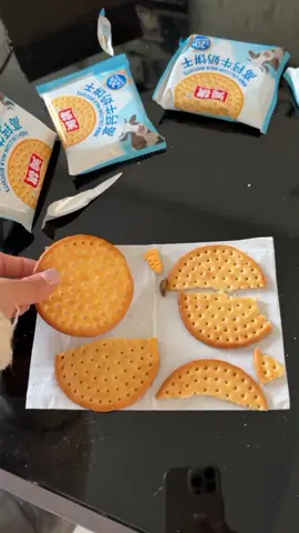 Today we are sharing Biscuits with my all Pet's #dogiftiktok #PetsOfTikTok  #cuteanimals #dogeating #dogsofttiktok 
