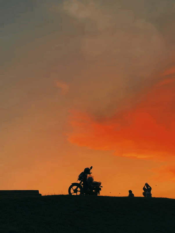 I hate this distance! ❤️‍🩹 📸🌕Ruu #srilanka #fypviralシ #fypage #sunset #fyp 