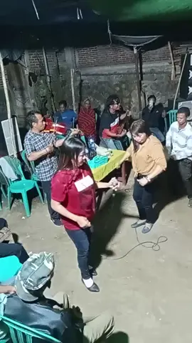 tutu tungkeripit