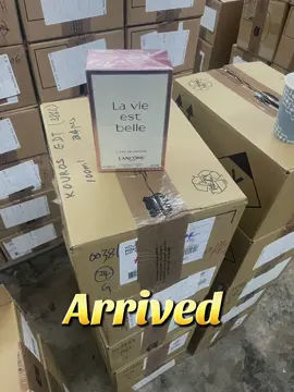#lavieestbelle #perfumetiktok #wholesaler #perfumes #justarrived 