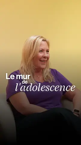 Un ado, ça doit devenir un inconnu pendant un temps, et c'est parfaitement normal. L'adolescence est souvent une étape compliquée. Les parents m'en parlent régulièrement lors de mes consultations. Ils doivent adapter leur attitude. Une relation trop fusionnelle, sans conflits, peut être un signal d'alarme. À partir du collège, il se détache inévitablement. Plus de temps passé dans sa chambre ou sur son téléphone, moins de temps à être avec nous. C'est tout à fait normal ! 👉 Ce qui est inquiétant, c'est l'absence de ce détachement. Si ton adolescent ne prend pas de distance, ça peut être le signe d'autres problèmes. Il faut que les parents acceptent cette distance tout en gardant la bonne attitude. Tu es le porte-avion de ton enfant, celui sur qui il peut toujours compter pour se reposer. Imagine que ta fille ne t'a pas parlé depuis deux semaines, et qu'elle vient, en larmes, pour évoquer son copain. Au lieu de juger ou d'apporter des reproches, prends-la dans tes bras. Écoute-la attentivement. C'est ce qui l'aidera à grandir en confiance et en sécurité. Comment tu gères ces moments de détachement avec ton ado ? Partage ton expérience en commentaire, ça peut aider d'autres parents ! 💜