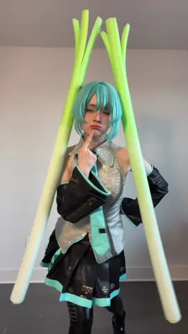 Alright what pigtails should I do for Miku next?? #hatsunemiku #mikucosplay #cosplay #wig #miku #cosplayer 