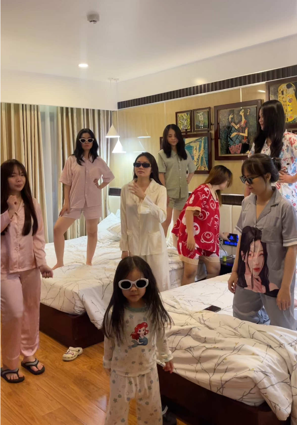 Sleepover @Chang nhỏ xíu @Ngọc Trâm Puka @婉拒了哈 @DiDi @Chị Mẹ 🐭☘️ @☘️Tuệ Nhi☘️🐭 @MẸT'S BOTIQUE 