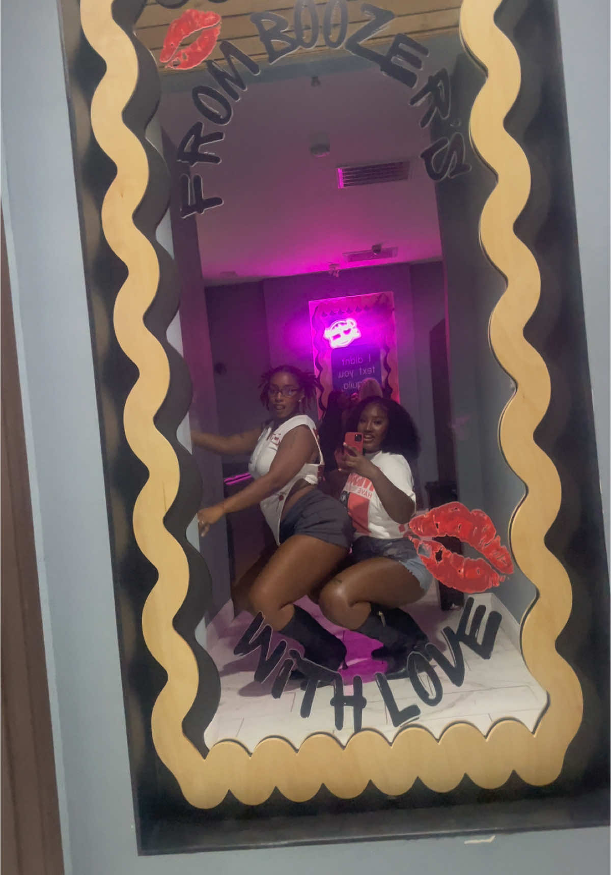 I wasn’t sad i just needed a night out w my HG 🥹🩷  • • • • • @alexisshalan #life #dump #nightlife #houston #fyp 