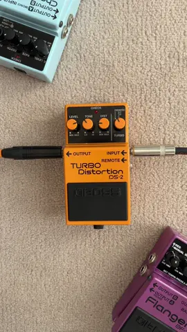 Let’s do a quick shootout between the two modes on the DS-2…. Mode 1 first, lower gain and higher gain. And then mode 2 - lower gain and higher gain. Which do you prefer? I think for this particular riff, mode 2 with a higher gain dialed in sounds sweet 👌🏼  Signal chain: @Chapman Guitars ML1 @BOSS DS-2 EVH 5150iii LBX-S @Orange Amplifiers PPC112 cab #bosspedals #guitartok #fyp #guitar #evh 