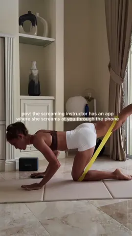 Free teaser sculpt workout from my app in my bio 😘👏🏼✨#fitnessinstructor #onlineworkout #matpilates #matpilatesfromhome #bandedworkouts 