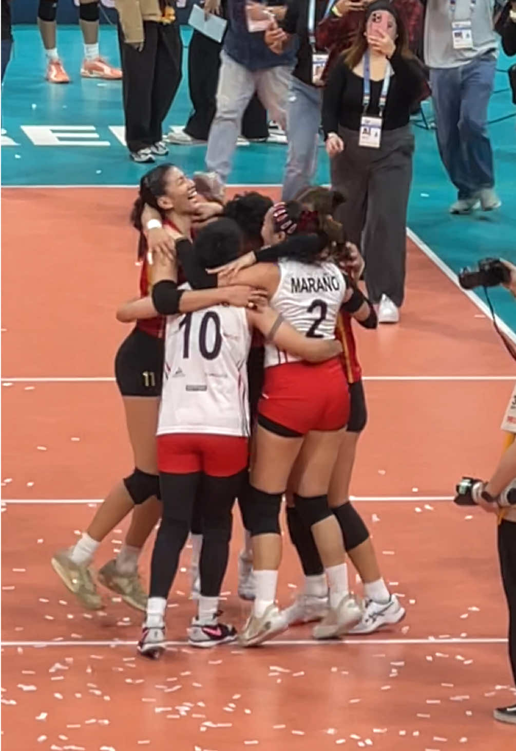 loved this moment too much to edit. did have to add an audio bc i was crying in the bg haha  #aragalang #abymaraño #kiannady #kimfajardo #majoybaron #cherytiggocrossovers #pldthighspeedhitters #pvlontour #pvl2025 