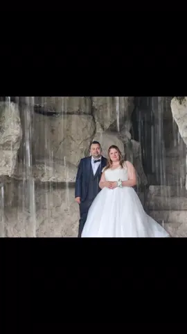 ça y est le jour j est passé. je suis marié à toi mon amour et oui que le temps passe vite après toi merveilleuse enfant d'avoir acheté une maison. nous voilà enfin marié. nous avons passé une merveilleuse journée avec nos invités. nous sommes très heureux. je t'en remercie énormément pour cette journée. je t'aime très fort et à vous. merci les invités. je vous aime aussi. bisous bisous