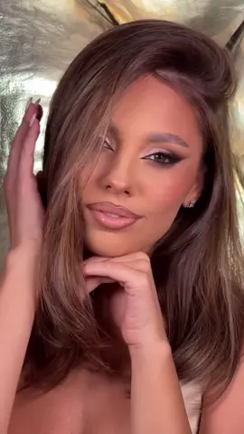 Makeup tutorial ✨ . . . . . . . By: milimakeup  . . . #maquiagembrasil #makeuptutorial #maquiagem #glitter #makeup 