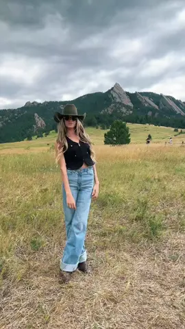 Charlie Johnson or almost Brittany Peebler? 🥸😜 #colorado #retreat #denvercolorado 