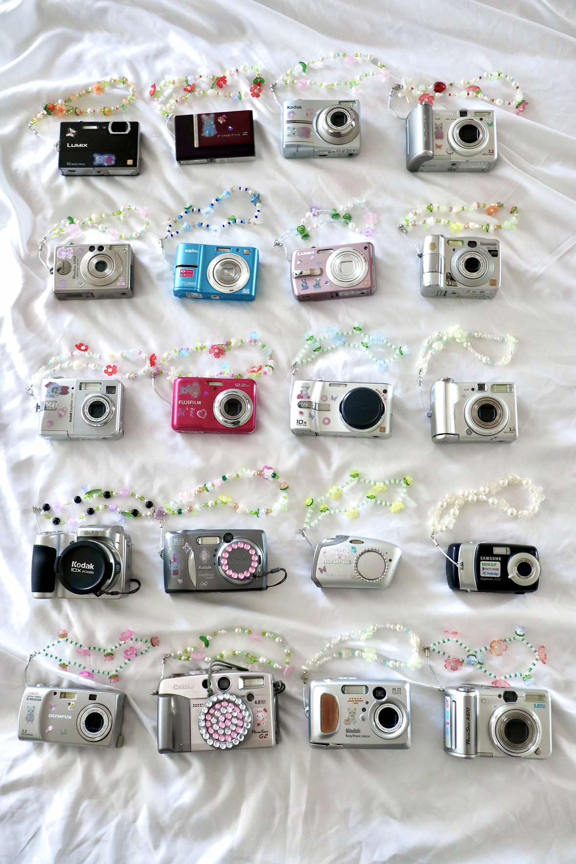 Love these digis . . . . #digicam #digitalcamera #vintagecamera #cutecamera #yyc 