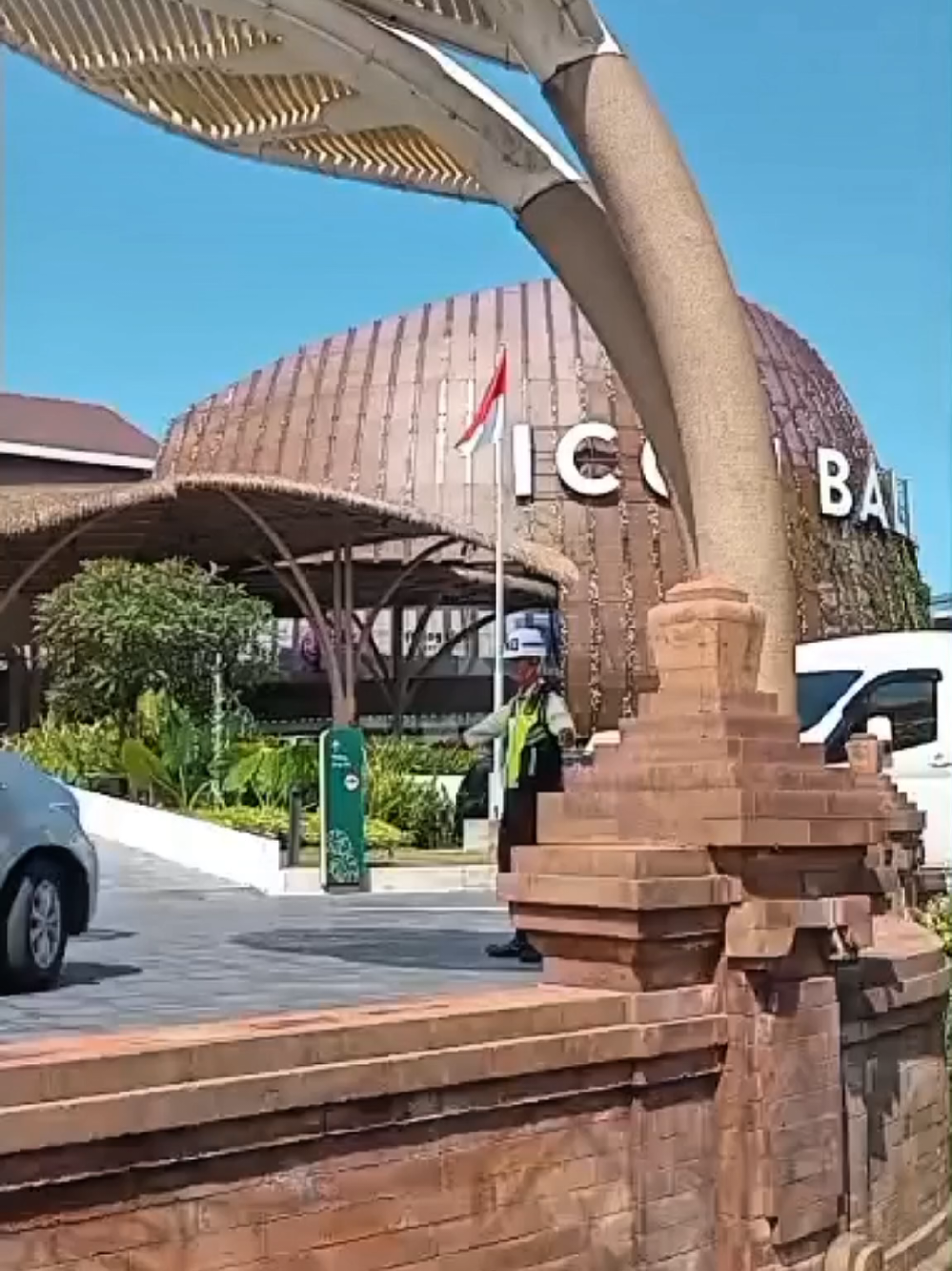 Icon Bali Mall: Perpaduan Budaya Bali & Kemewahan Modern. #iconbali #denpasar #kuta #jimbaran #traveling 