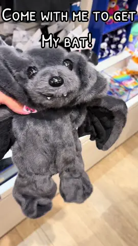 Yes i ran to build a bear to get the bat! We all know im a pink girlie whos also obsessed with halloween 🩷🖤 #buildabear #buildabearworkshop #buildabearbat #bat #halloween #obsessed #plushies 