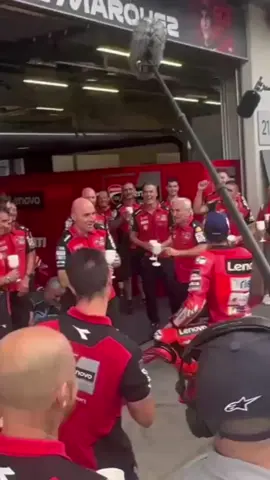 Enjoy the party 🥳🕺🏻 #motogp #marcmarquez #weare93 #todorojo🔴 #austriangp 