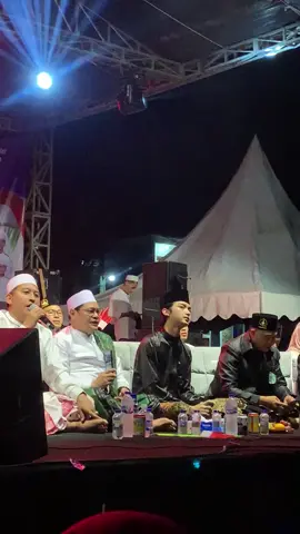 masyaallah akhirnya bisa ketemu langsung juga,biasanya cuma ditiktok sama YouTube sekarang bisa  solawatan bareng