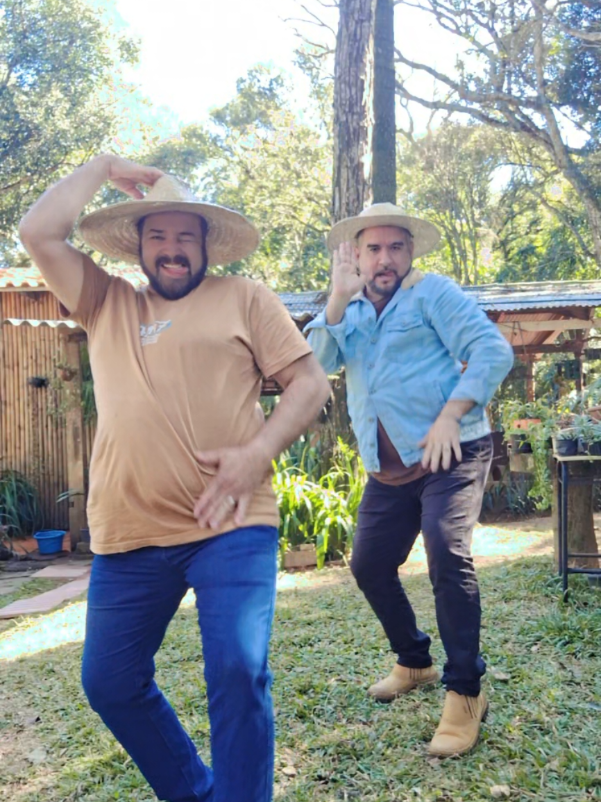 domingo sem dancinha não é domingo kkkk #dance #colono #vida #agroboy #fyp  @Léo Santana @Melody.oficial.3 