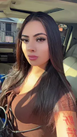 Fun fact, this is my natural hair color, idk why I have two light strands of hair in the front lol 😅 #5hashtags #latinatiktok 