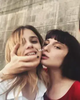 يمكن تلگه بالغربه الي يسليك بس مثل لمت اخوتك لا متلگه💋