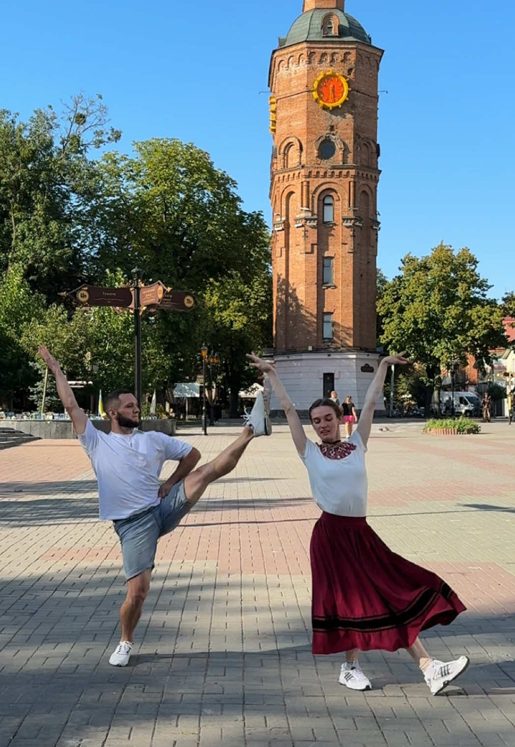 Моя рідна ВІ в танці з ВІ❤️               @Ly41k UA                           #dance #ukraine #danceinpublic #ukrainianmusic #vinnitsya 