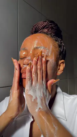 I used to think double cleansing would make my acne worse, but the trick is doing it right. If you’ve been scared to try oil cleansing, this routine is acne-friendly, gentle, and won’t strip your skin. We’re all learning how to care for our skin without fear. Have you tried double cleansing yet? #acne #doublecleansing #skincare #kbeauty #skincaretips @Abib Cosmetics 