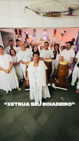 “Boiada boa, boiada de São Vicente…” 🎶 Cantando em louvor ao nosso Mestre Boiadeiro!💚🧡🤎 Cada verso ecoa coragem, proteção e fé, guiando nossos caminhos com a firmeza do gado na estrada.🙌 Na força da boiada que guia, protege e ensina, ecoa o ponto que fortalece nossa fé e nossa caminhada. •Deixe aqui seu axé ✅         •Marque seus amigos✅ •Compartilhe✅ •Curta ✅ #aldeiadecaboclos #soufelizporserdaaldeia #umbanda #umbandaeucurto #umbandasaber