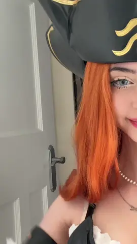 I went 1-7 as miss fortune today!! :D #leagueoflegends #twitchstreamer #cosplay #missfortune 
