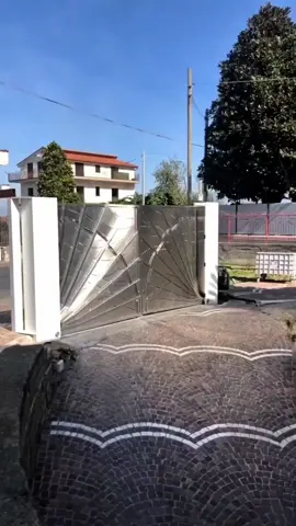 ✨🚪 You won’t believe how THIS gate opens! 😱🔥 Wait until the END… it’s pure GENIUS 🤯✨ 👀 Watch closely & tell me if you’d love this at your home 🏡💡#viral #fyp #foryou 