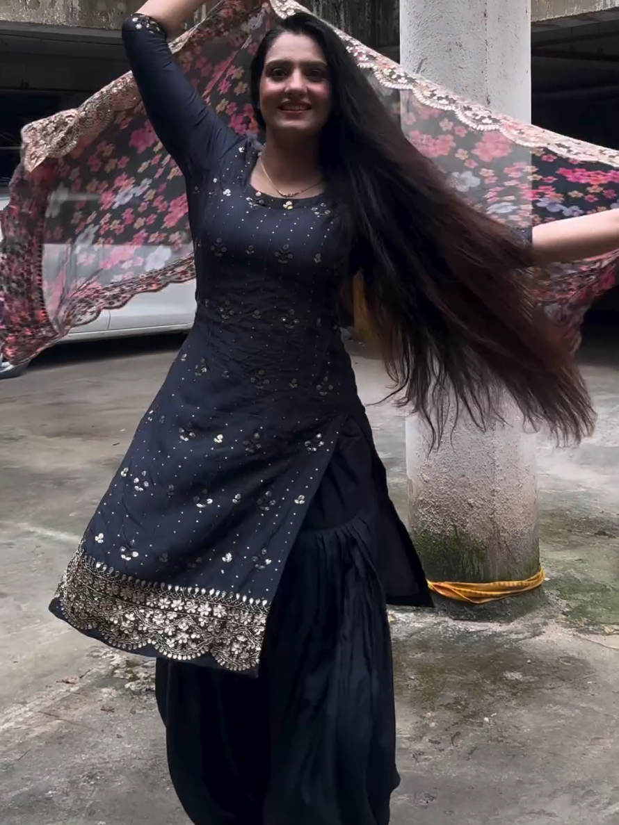 “Don’t stop when you’re tired, stop when you’re done.” @amanjotbaath_official @amanjotbaath_official @amanjotbaath_official  #smile #cute #jatti #black #tall 