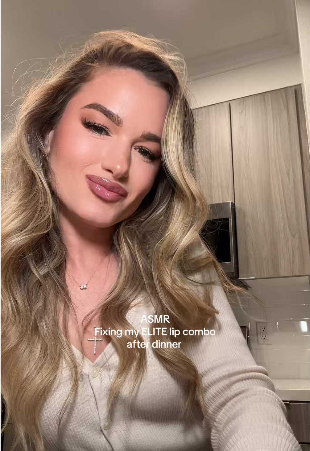My favorite new nude lip combo  Cardigan @LOFT  Lip liner @Hard Candy First Move  Lipstick @Valentino.Beauty 100R  Inner lipstick @tomfordbeauty 42 Abigail  Lipgloss plumper @YSL Beauty 44  #asmr #lipliner #liplinerhack #lipstick #lipplumper #beatricebalaj 