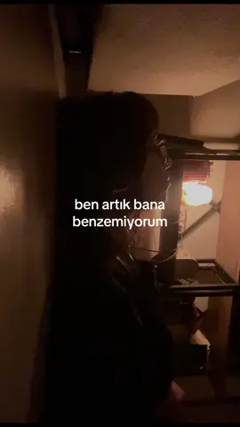 her... şey... beni... aşırı.. geriyor... öfkelendiriyor.. ve... sinirlendiriyor... çok sinirli ve çok öfkeliyim tahammülüm yok hiçbir şeye... sonra... kendimi suçlayıp pişman oluyorum.... aşırı... tepki.. gösterp... abarttım.. diye... ama... #relaxxxxxxolsadece.. gerçek olay değildi