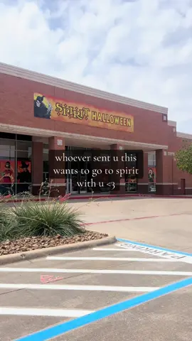it’s that timmmmme!!! 👻 #spirit #halloween #falltime #october #spookyseason 