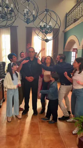 Molestando al padre Benigno 😂 #actores #novela #amanecer #actrices #actor 