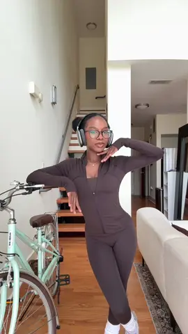 in love with my new workout set by @Elite Eleven | #workoutset #matchingset #eliteeleven #affordablefashion #outfitoftheday 