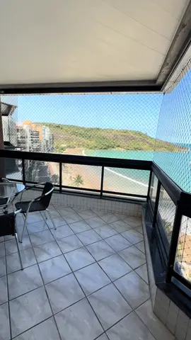 🌊 Apartamento de frente para o mar – Praia do Morro / Guarapari-ES 💰 R$ 1.350.000,00 Andar alto, sol da manhã e uma vista privilegiada! ✨ Destaques do imóvel: 	•	03 quartos (sendo 01 suíte com closet e varanda) 	•	Sala ampla com varanda 	•	Cozinha e área de serviço espaçosa 	•	Dependência de empregada completa 	•	Banheiro social 	•	02 vagas soltas (capacidade para 03 carros) + box 🏖️ Área de lazer completa: 	•	Piscina adulto e infantil 	•	Quadra poliesportiva 	•	Sauna 	•	02 churrasqueiras 	•	Salão de jogos 📶 Condomínio com internet e sistema de telefonia exclusivo. 📲 Mais informações: WhatsApp (27) 99983-2152 #peixotoimoveis #imovel #guarapari #praiadomorro