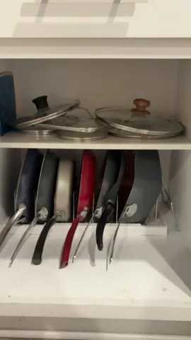 We have some of the crappies pans and hopefully once we get to the new house we can throw these old ones out and get some new nicer ones to organize!!! #organization #kitchenorganization #fyp #fypage #relatable 