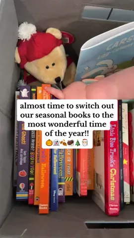 anyone else ready for fall & the holidays?! 😍 🎃 🦃 🎄❤️ #seasonalbookshelf #seasonalbooks #holidayseason #holidaybooks #babybooks 