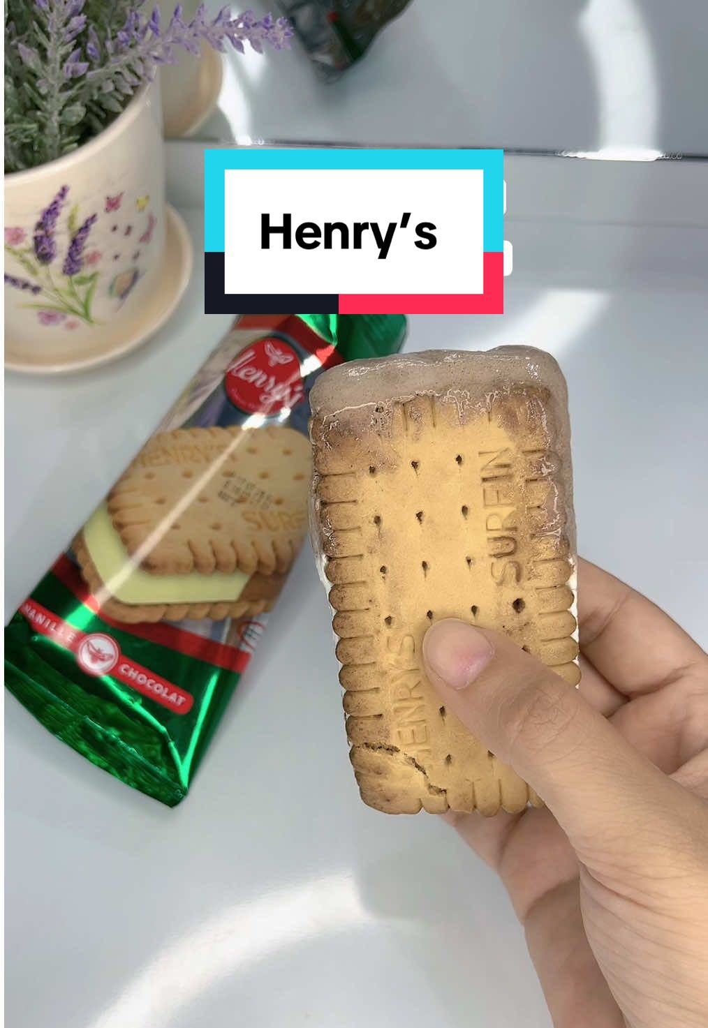 Henry’s ice cream review ❤️ Price: 2.70dh #english4you #تعلم_اللغة_الإنجليزية #foodreview 