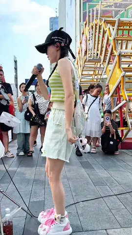 快来看看是谁的大眼睛#大眼睛 #萌小猫 #路演现场 