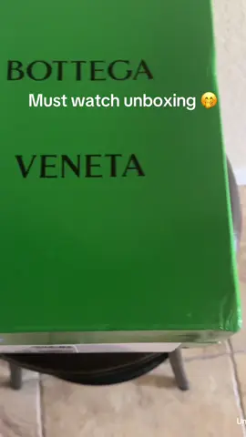 Unboxing bottega with me #tiktokcreatorsearchinsightsincentive #fye #unboxing #bottegaveneta #bottega 